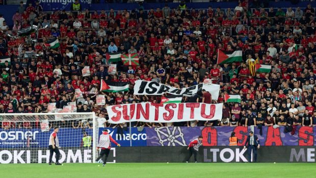 Meciul din LaLiga, Osasuna-Getafe, întrerupt din cauza unui banner anti-Israel şi a mingilor de tenis aruncate în teren