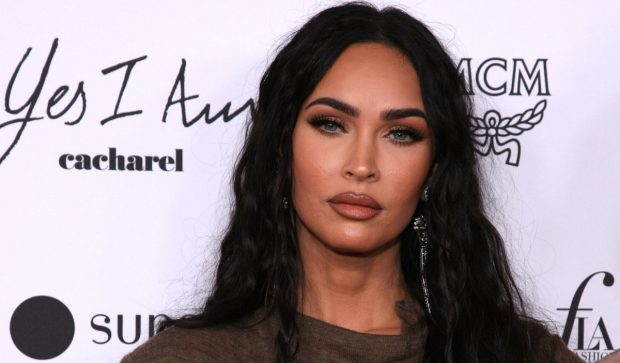 Imagine Stire Megan Fox a vorbit despre lupta ei postpartum, la șapte luni după ce a devenit mamă pentru a patra oară: „Nu am dormit deloc” | 2review.ro