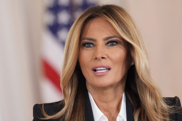 Melania Trump împodobește Casa Albă de Crăciun cu portretele din piese Lego ale lui George Washington și Donald Trump