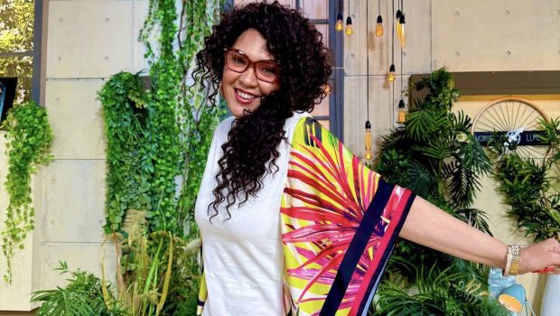 Imagine Stire Cum arată bradul de Crăciun împodobit de Minodora. Artista a fost dur criticată pentru alegerea făcută. „Ne lămurim? Ori ba?” | 2review.ro