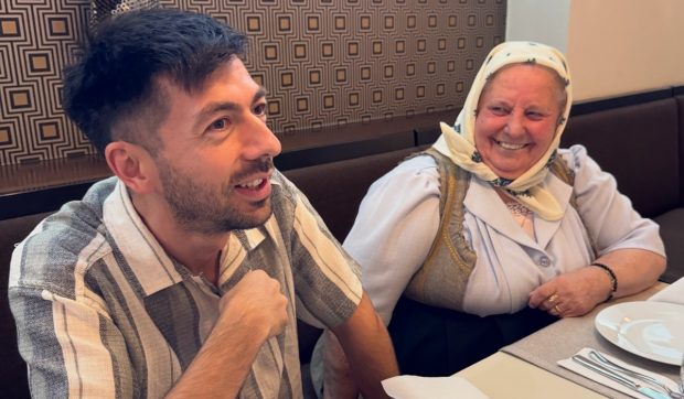 Imagine Stire Mircea Bravo a fost dat în judecată de către vecina lui de 15 ori. S-a inspirat din propriile probleme de la bloc pentru noul său film | 2review.ro