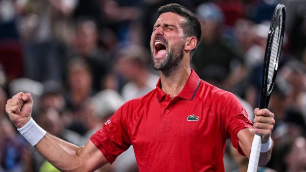 Novak Djokovic la Shanghai: i s-a făcut rău pe teren, dar tot a câștigat meciul: „Condiții brutale”, spune sârbul | VIDEO