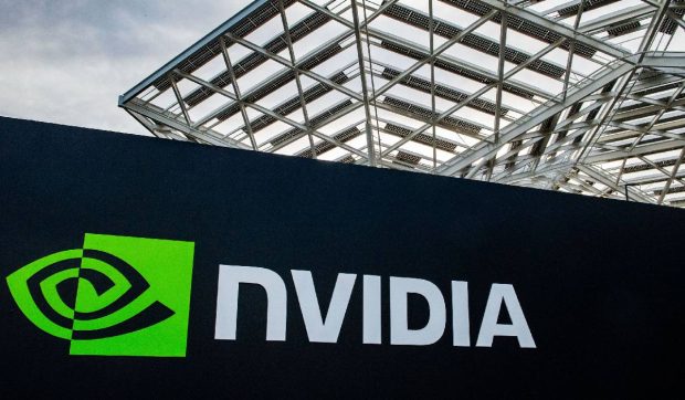 Nvidia, aproape de valoarea record de 5 trilioane de dolari, boomul cipurilor AI alimentează creșterea