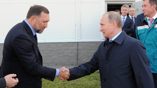 Rețea de prostituție cu minore, creată pentru oligarhii lui Vladimir Putin: „Ne promitea că ne bagă la facultate”