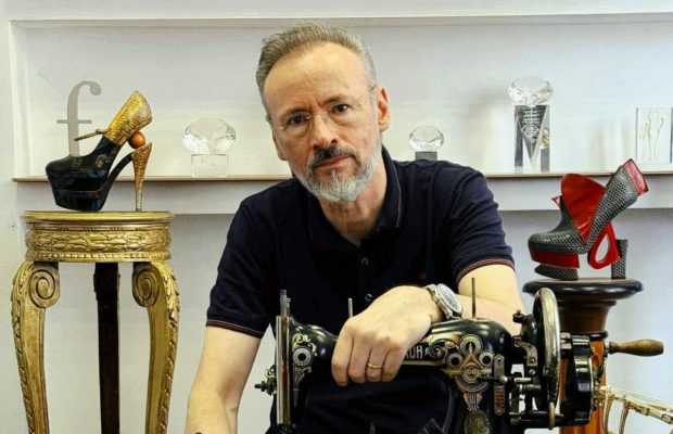 Imagine Stire Cât costă sandalele și pantofii creați de Mihai Albu. Designerul se laudă cu prețuri accesibile: „Am cliente peste tot în lume” | 2review.ro