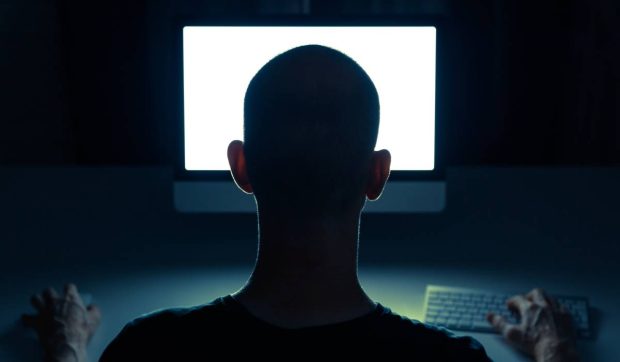 Cum îți dai seama dacă un cont de pe rețelele sociale e real sau fake. Metodele recomandate de inteligența artificială