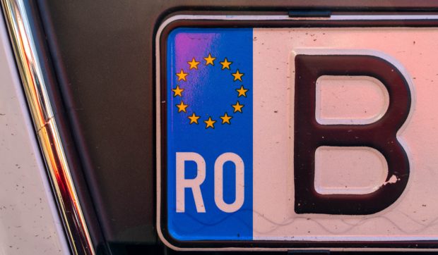 Numere preferențiale la licitație pentru șoferii români. Prețurile ar putea ajunge și până la 5000 de euro