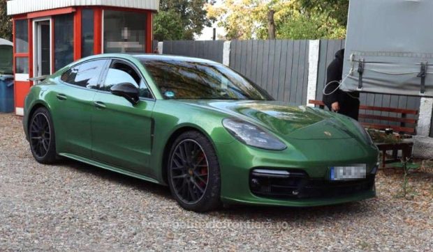 Un turc care conducea un Porsche verde, înmatriculat în Germania, le-a spus polițiștilor români că și-a cumpărat permisul cu 700 de euro
