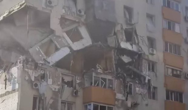 Risc de prăbușire iminent, locuitorii blocului din Rahova ar putea rămâne fără nimic: „Situația este foarte proastă”