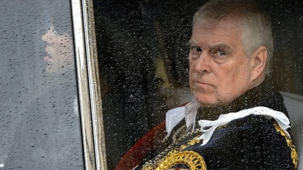 Prințul Andrew renunță la titlurile regale după scandalurile Epstein și acuzațiile de spionaj chinezesc