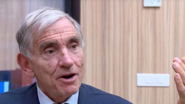Renunțarea treptată la fumat și dieta corectă, cheia pentru un inimă sănătoasă, spune profesorul John Deanfield