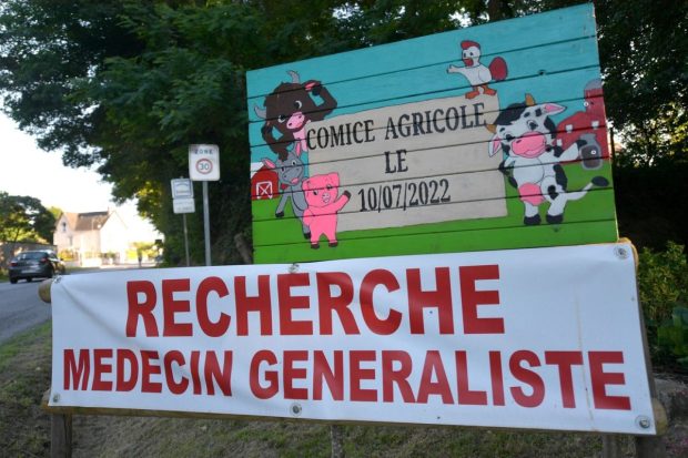 Medicul român primit ca un salvator de o comună din Franța cu 800 de locuitori: „Bun venit doctorului Puf!”