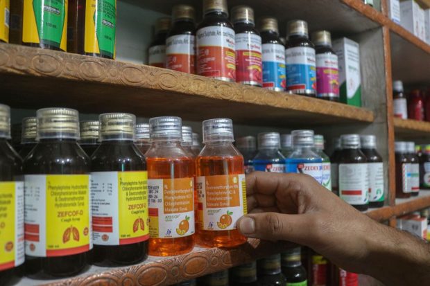 Cel puțin 21 de copii au murit după ce au băut un sirop de tuse toxic, în India. OMS vrea să știe dacă medicamentul a fost exportat