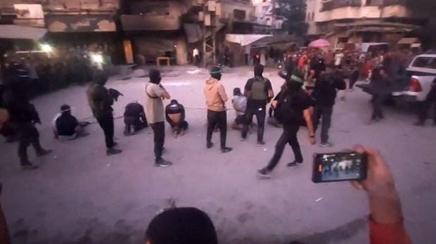 Hamas a executat în stradă mai multe persoane, după acordul de armistițiu din Gaza