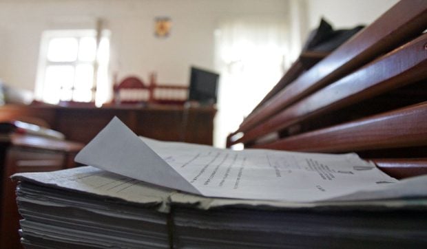 Cum poți deveni proprietar fără act de proprietate. Românii care pot obține terenuri aferente locuinței