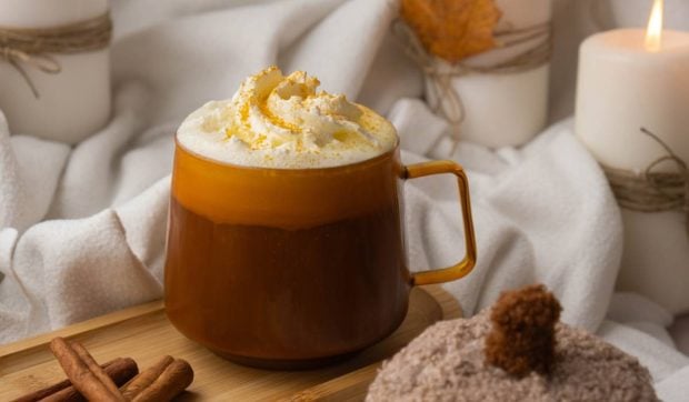 Cum poți economisi 29 de lei zilnic, dacă-ți faci acasă Pumpkin Spice Latte ca la Starbucks