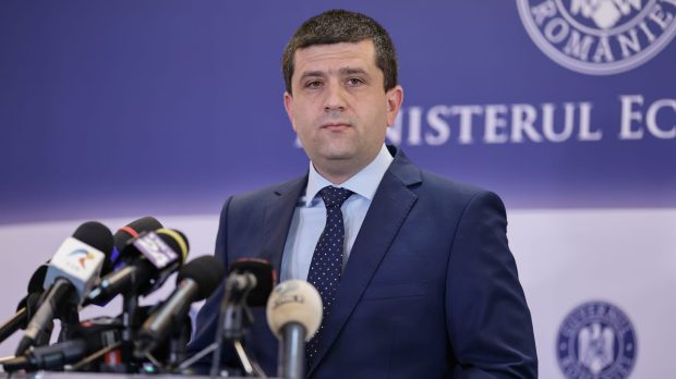 Firmele care funcţionau de 18 ani într-o clădire a Ministerului Economiei fără chirie vor fi evacuate, anunță Radu Miruță