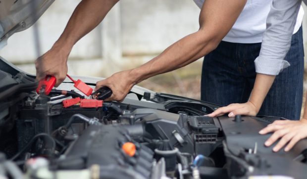 Noua Lege RCA îi lasă fără drepturi pe șoferi. Asigurătorii stabilesc despăgubirea, service-ul și termenul de plată