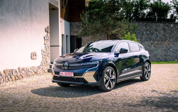 Un proprietar de Renault Megane Electric care a vrut să înlocuiască o simplă bucată de plastic a fost uimit de preț: „Nu poate să coste atât”