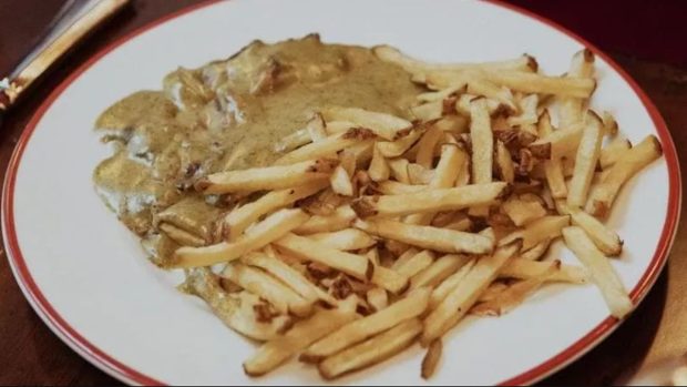 Restaurantul care servește un singur fel de mâncare și nu acceptă rezervări face oamenii să stea la coadă cu orele, în Italia