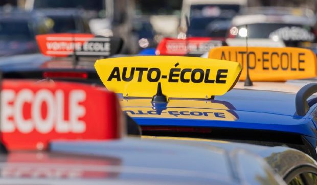 Un român a dat examenul pentru permis de 20 de ori, l-a luat de fiecare dată și a câștigat zeci de mii de euro, în Franța