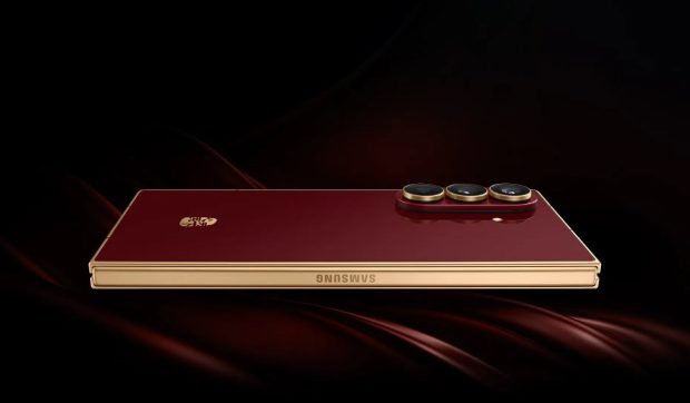 Samsung lansează un nou telefon pliabil, superior lui Galaxy Z Fold7. Care e singura țară în care se vinde