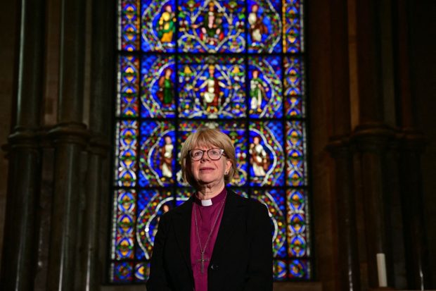 Pentru prima dată în 1400 de ani, o femeie a fost numită la șefia Bisericii Anglicane. Cine este Sarah Mullally