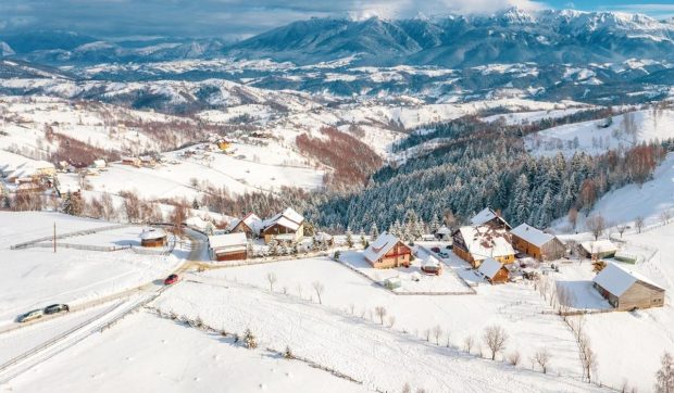 Cât costă vacanța de Crăciun 2025 și de Revelion 2026 în România. Ce caută turiștii și ce buget alocă pentru sărbătorile de iarnă