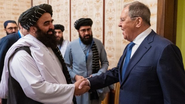 Delir la Moscova. Serghei Lavrov i-a lăudat pe talibani pentru lupta lor împotriva terorismului