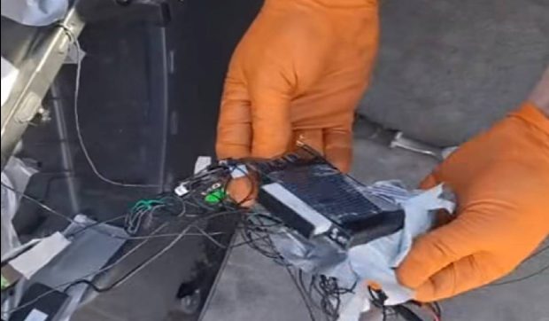 Sistem audio-video montat într-o mașină de Poliție din Mehedinți: „Fiți puțin mai atenți, că riscăm să ardem și probele, și colegii”