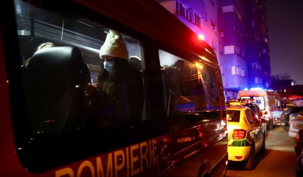 Un preot din București a găsit un copil care plângea de durere în curtea bisericii și a sunat la 112