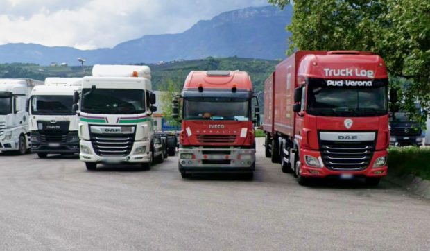 Șofer român de TIR, ucis într-o parcare din Italia. Un coleg camionagiu, tot român, a fost arestat