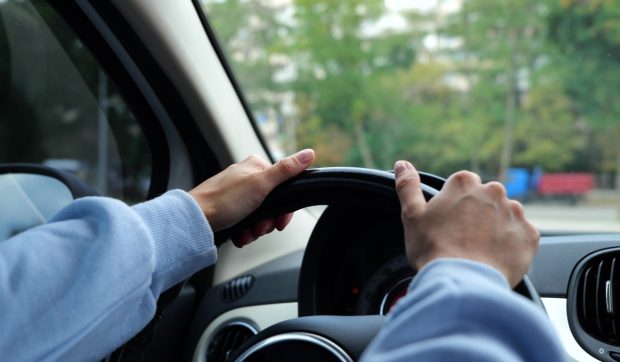 Greșeala pe care o fac mulți șoferi atunci când ies din parcare: avertismentul unui mecanic auto