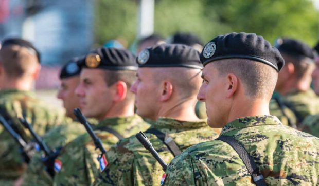 O țară din Uniunea Europeană reintroduce serviciul militar obligatoriu. Care este durata stagiului
