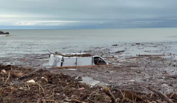 Imagini apocaliptice din stațiunea de la Marea Neagră devastată de fenomene meteo extreme