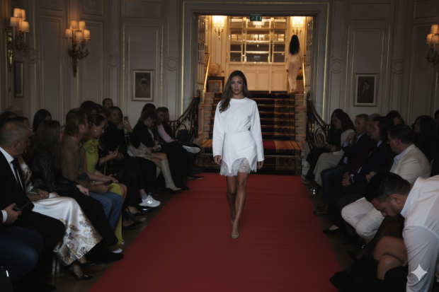 Ștefan Hamza, designerul român care a ajuns la Paris Fashion Week – primul show al brandului Hamza a avut loc la Ritz Paris