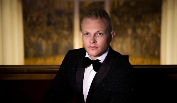 Tenorul Ștefan von Korch inaugurează stagiunea Filarmonicii din Arad cu două concerte memorabile de Carmina Burana în onoarea lui Carl Orff.