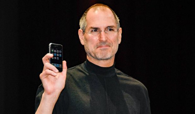 Cum au schimbat perseverența și agresivitatea lui Steve Jobs istoria ecranelor de smartphone