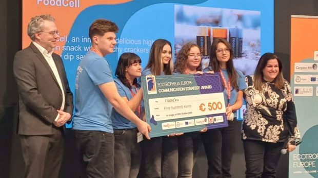 Studenții din Galați câștigă un nou premiu internațional pentru inovație alimentară cu un snack proteic sustenabil