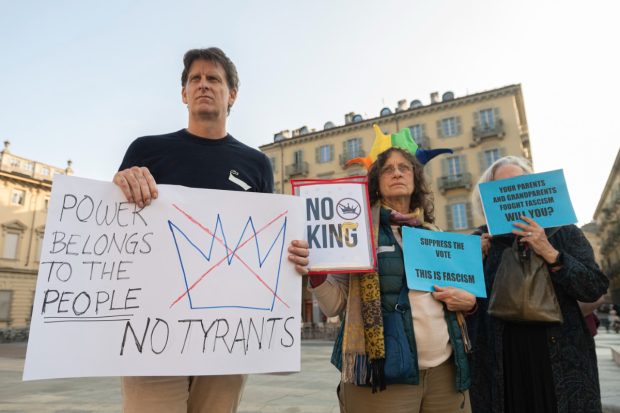 Proteste masive în SUA: sute de mii de oameni au ieșit în stradă și au scandat împotriva lui Trump. „Așa arată democrația”