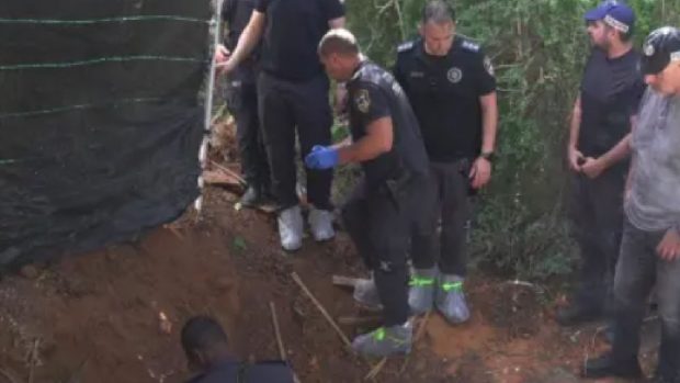 Fiica și-a îngropat mama în grădină pentru a-i încasa pensia de supraviețuitoare a Holocaustului
