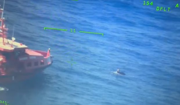 Un tânăr a plutit în derivă 38 de ore pe un ski-jet, în Atlantic: cum a fost salvat | VIDEO