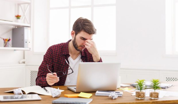 Un tânăr inginer, absolvent la Cluj, caută primul job, dar piața muncii refuză juniorii: „Am aplicat peste tot, dar nu am avut noroc”