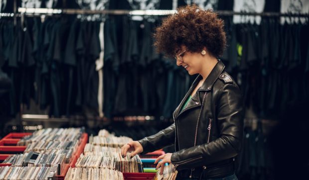 A fost rezolvat „cel mai mare mister muzical”: cântecul viral aparține unor adolescenți din urmă cu un sfert de secol