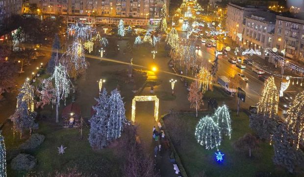 Grinch-ul din Ploiești care a vrut să fure Crăciunul: un bărbat de 70 de ani a dat iama în ornamentele de sărbători ale orașului