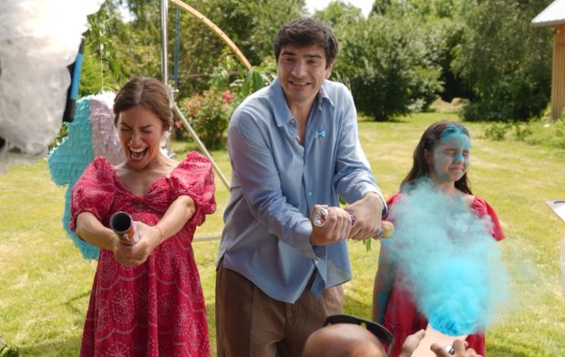 Imagine Stire Alex Bogdan, dezvăluiri despre „Tati Full Time”, al doilea film în care joacă alături de Eva Măruță: „A fost un pic mai greu cu jucatul” | 2review.ro