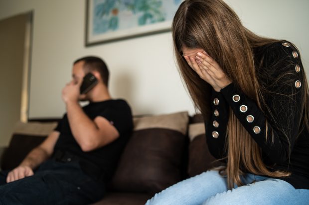 Cazul femeii exploatate sexual care i-a plătit proxenetului peste două milioane de lei în șapte ani. România, în topul țărilor privind traficul de persoane 