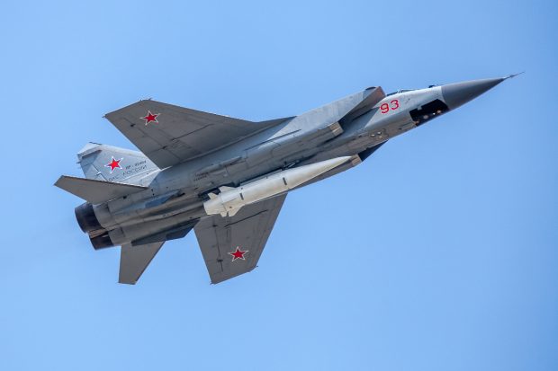 Un avion de luptă rus s-a prăbușit aproape de granița cu Ucraina – piloții au reușit să se catapulteze