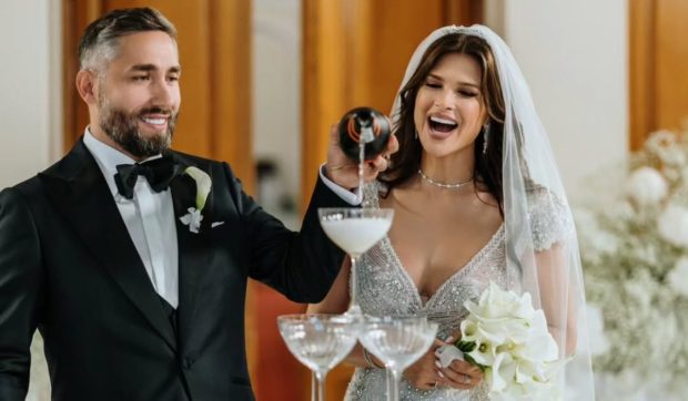 Imagine Stire Anunțul făcut de Monica Bîrlădeanu la un an de la nunta cu Valeriu Gheorghiță: „I-aș spune «da» din nou”. Imagini nemaivăzute de la eveniment | 2review.ro