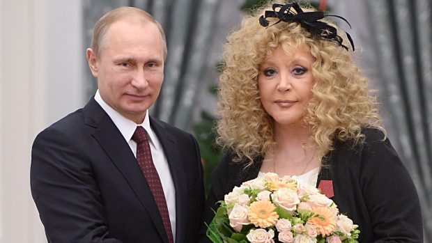 Ce pensie are cea mai cunoscută rusoaică din lume. Ziarul favorit al lui Vladimir Putin a făcut calculul banilor pe care îi primește „fugara”